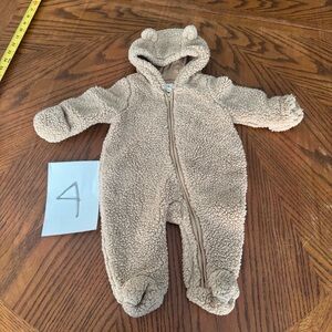 Gap‎ baby Sherpa one piece teddy bear 0-3 months